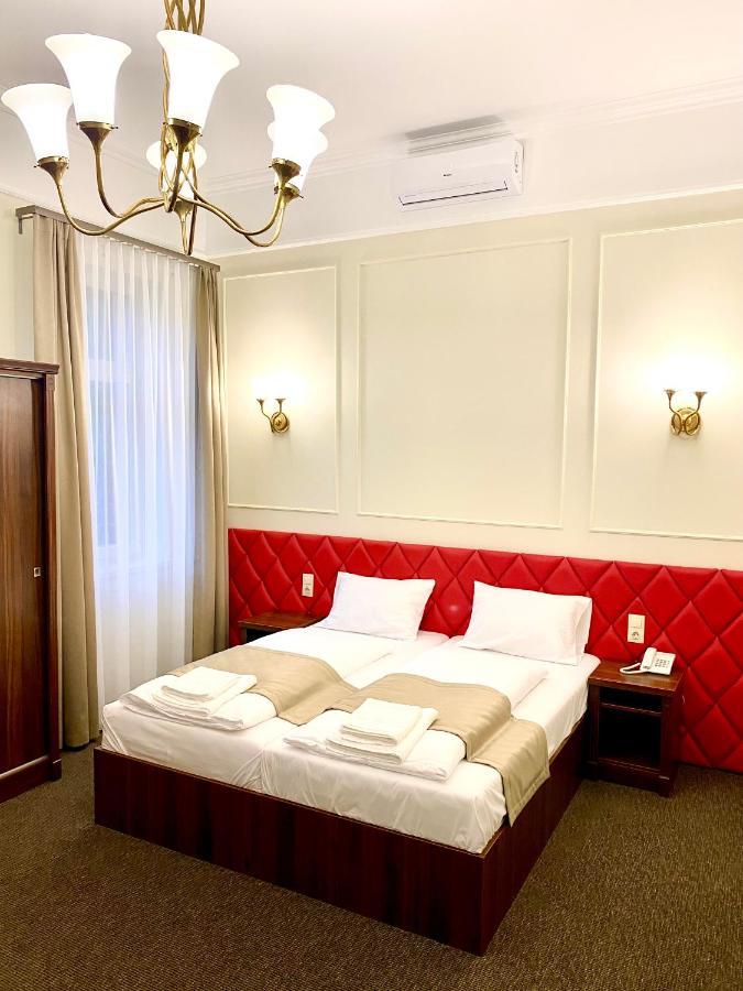 Borostyan Panzio Hotel Kaposvar Exterior photo