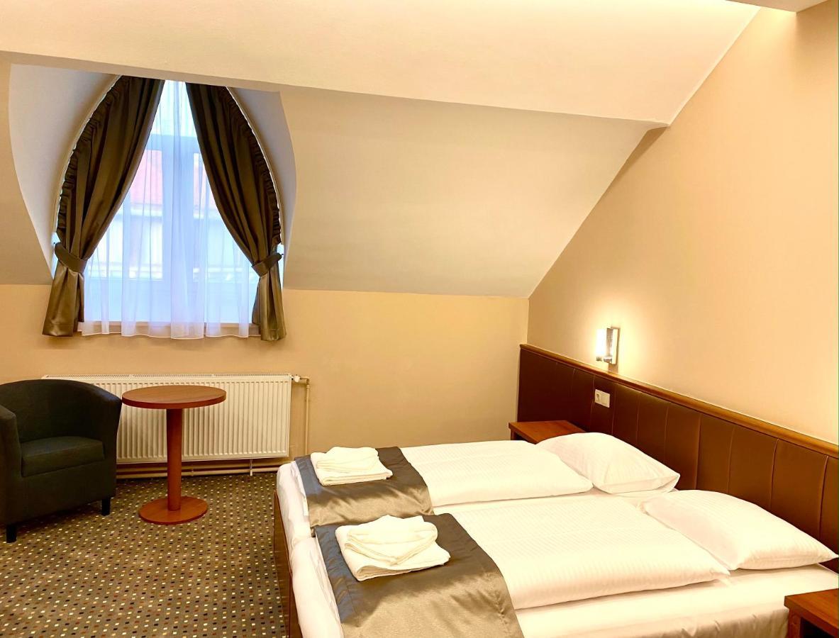 Borostyan Panzio Hotel Kaposvar Exterior photo
