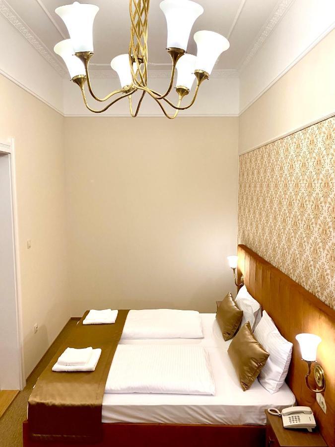 Borostyan Panzio Hotel Kaposvar Exterior photo