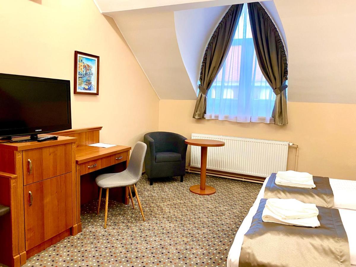 Borostyan Panzio Hotel Kaposvar Exterior photo